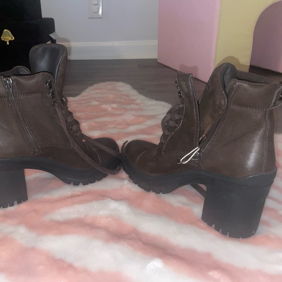 Brown Prada buckle boots pre owned authenticated on the real real , like new - Picture 2 of 5